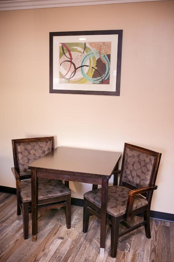 Rodeway Inn & Suites Bellflower Exterior foto