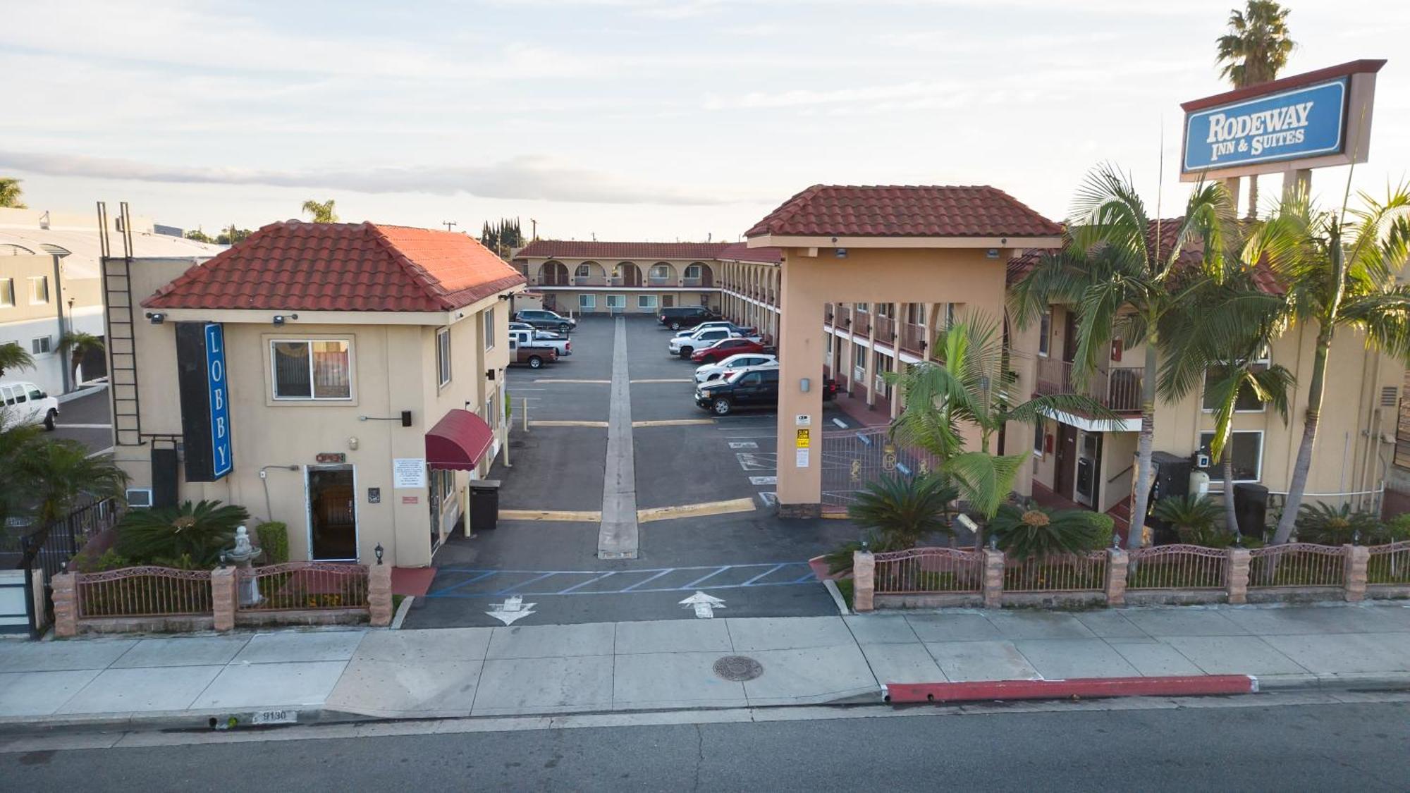 Rodeway Inn & Suites Bellflower Exterior foto